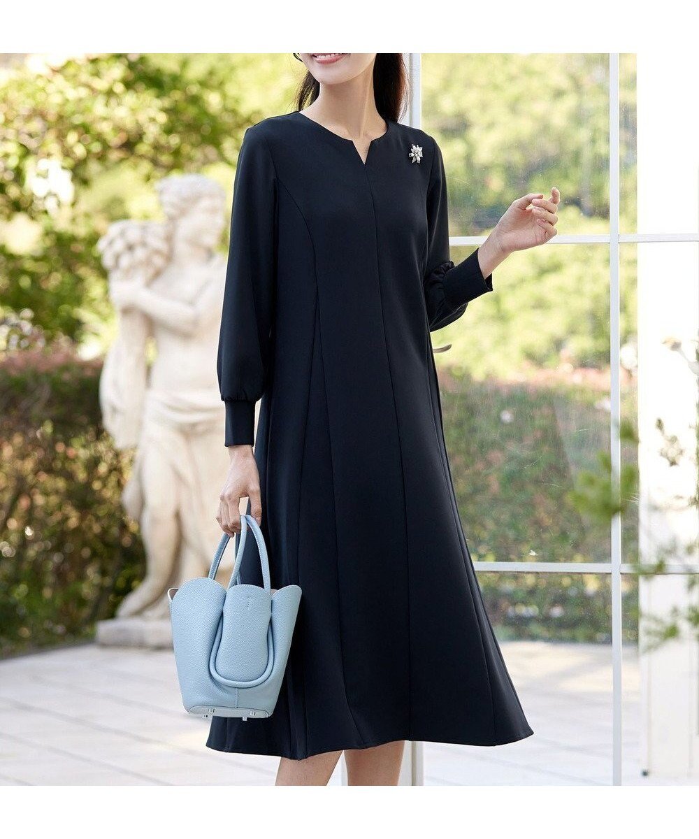 【ティアクラッセ/Tiaclasse】の【ストレッチジョーゼット】 シフォン袖ワンピース 人気、トレンドファッション・服の通販 founy(ファニー) 　ファッション　Fashion　レディースファッション　WOMEN　ワンピース　Dress　アクセサリー　Accessories　ウォッシャブル　Washable　オケージョン　Occasion　春　Spring　洗える　Washable　秋　Autumn/Fall　シフォン　Chiffon　シューズ　Shoes　シンプル　Simple　ジャケット　Jacket　ジャージー　Jersey　ジョーゼット　Georgette　ストレッチ　Stretch　セットアップ　Set Up　とろみ　Thickness　チュニック　Tunic　長袖　Long Sleeve　フォーマル　Formal　フレア　Flare　ポケット　Pocket　ミモレ　Mimore　A/W・秋冬　Aw・Autumn/Winter・Fw・Fall-Winter　S/S・春夏　Ss・Spring/Summer　再入荷　Restock/Back In Stock/Re Arrival　おすすめ　Recommend　夏　Summer　エレガント 上品　Elegant　 other-1|ID: prp329100004537619 ipo3291000000032064435