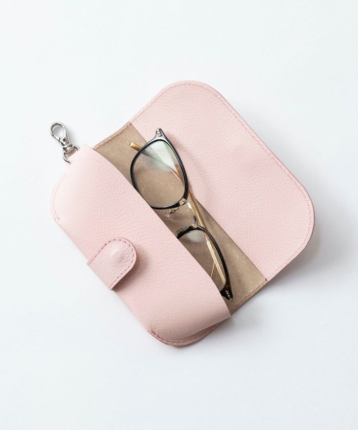 【トリコテ/Tricote】のLEATHER SUNGLASSES CASE/レザーサングラスケース インテリア・キッズ・メンズ・レディースファッション・服の通販 founy(ファニー) https://founy.com/ ファッション Fashion レディースファッション WOMEN 財布 Wallets サングラス/メガネ Glasses ポーチ Pouches グラス Glass サングラス Sunglasses 財布 Wallet フラップ Flap ポーチ Pouch ミックス Mix ラップ Wrap ワンポイント One Point おすすめ Recommend |ID: prp329100004537836 ipo3291000000032065596