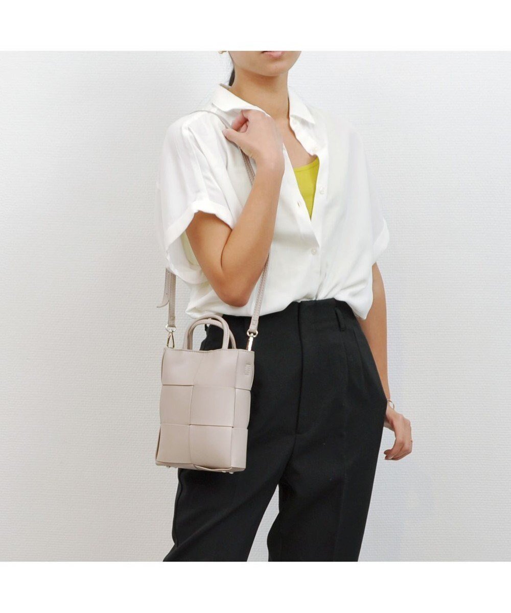 【アンビリオン/UNBILLION】のcachecache イントレチャートミニショルダーバッグ インテリア・キッズ・メンズ・レディースファッション・服の通販 founy(ファニー) 　ファッション　Fashion　レディースファッション　Fashion for Women　バッグ　Bags　カラフル　Colorful Design　コンパクト　Compact, Small Size　ショルダー　Shoulder, Shoulder Strap　シンプル　Simple, Minimal　財布　Wallet, Purse　トラベル　Travel, Travel Gear　人気　Popular, Best Seller　ハンド　Hand, Handmade　ミックス　Mix, Mixed Style　モチーフ　Motif, Design Theme　モバイル　Mobile, Smartphone　再入荷　Restock / Back in Stock　旅行　Travel　スマホショルダーバッグ　Smartphone Shoulder Bag　グレー|ID: prp329100004537860 ipo3291000000034318336