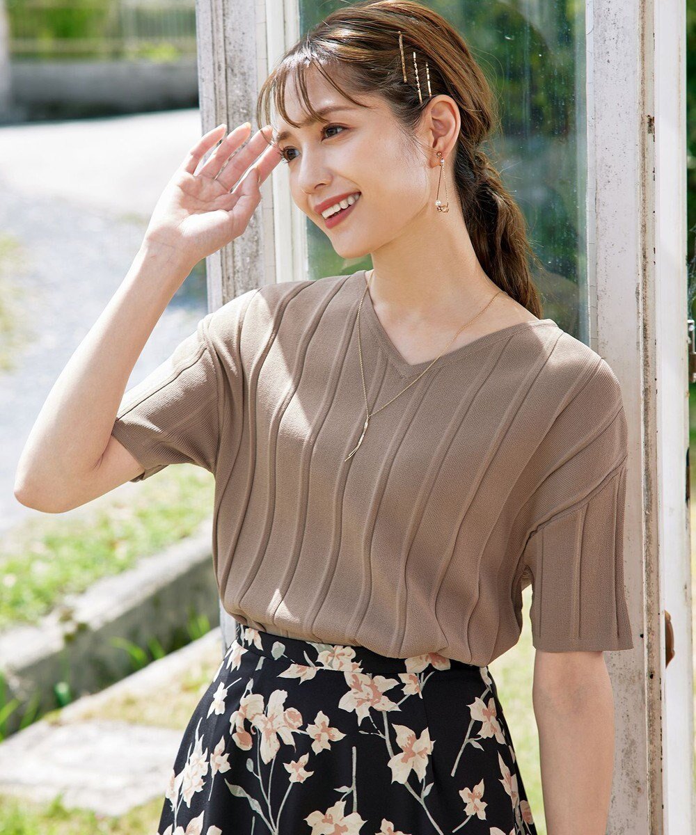 【ティアクラッセ/Tiaclasse】の【洗える】プリーツ編みVネックニットトップス インテリア・キッズ・メンズ・レディースファッション・服の通販 founy(ファニー) 　ファッション　Fashion　レディースファッション　WOMEN　トップス・カットソー　Tops/Tshirt　ニット　Knit Tops　Vネック　V-Neck　サマー　Summer　シンプル　Simple　セーター　Sweater　チュニック　Tunic　プリーツ　Pleats　ベーシック　Basic　ポケット　Pocket　再入荷　Restock/Back In Stock/Re Arrival　夏　Summer　NEW・新作・新着・新入荷　New Arrivals　春　Spring　S/S・春夏　Ss・Spring/Summer　洗える　Washable　モカ|ID: prp329100004538077 ipo3291000000032066979
