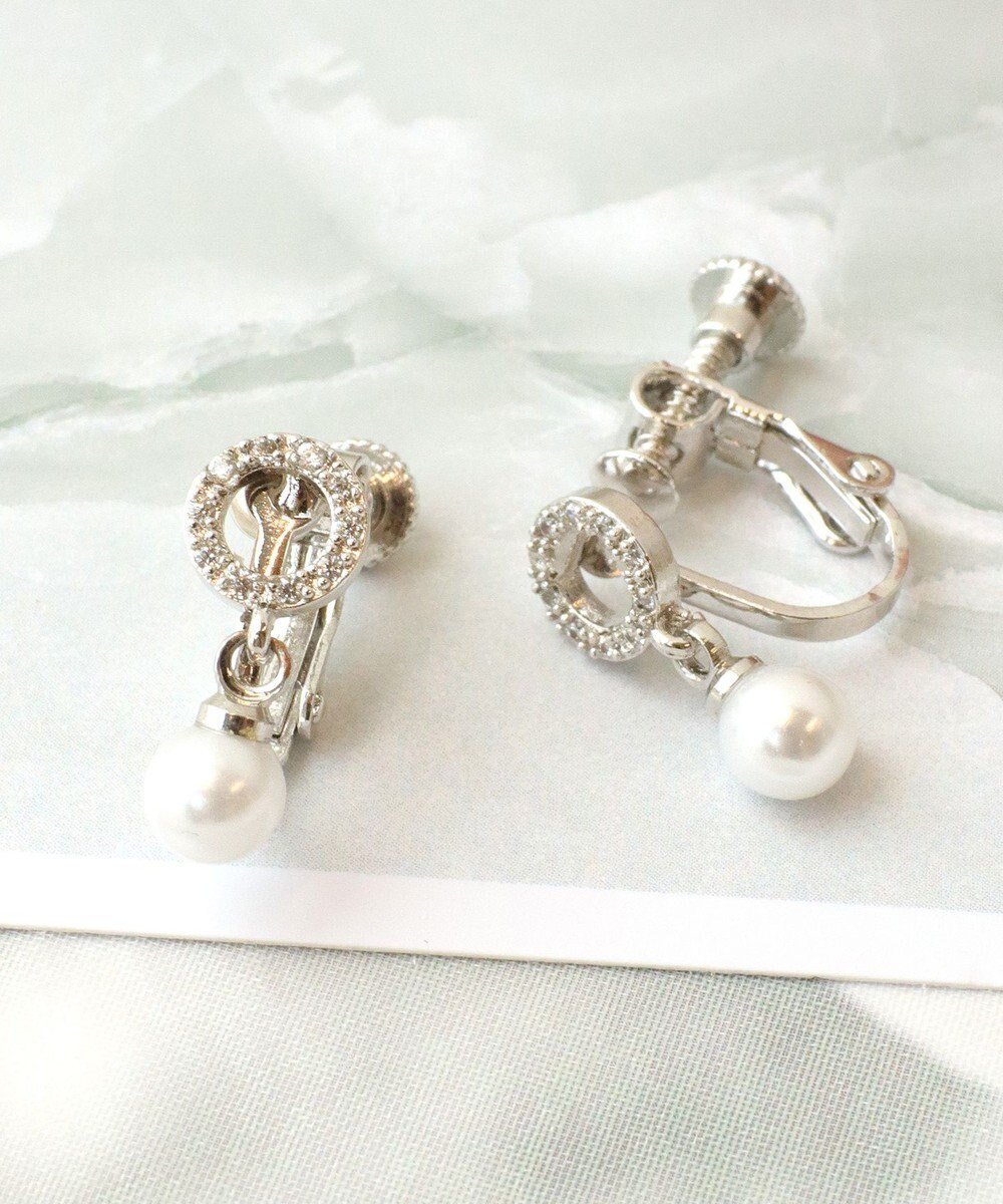 【ティアクラッセ/Tiaclasse】の【金属アレルギー対応】 サークル+パールイヤリング 人気、トレンドファッション・服の通販 founy(ファニー) ファッション Fashion レディースファッション Fashion for Women ジュエリー Jewelry ファッションリング Fashion Rings イヤリング・フープ・ドロップタイプ Hoop, Drop & Clip Earrings アクセサリー Fashion Accessories イヤリング Earrings カッティング Cutting Detail カーディガン Cardigan, Knitwear サークル Circle, Round Design チュニック Tunic, Long Top パール Pearl, Pearl Accent エレガント 上品 Elegant ビジネス 仕事 通勤 Business / Work / Commuting 再入荷 Restock / Back in Stock 新作・新入荷 New Arrivals / New In other-1|ID: prp329100004538337 ipo3291000000036032025