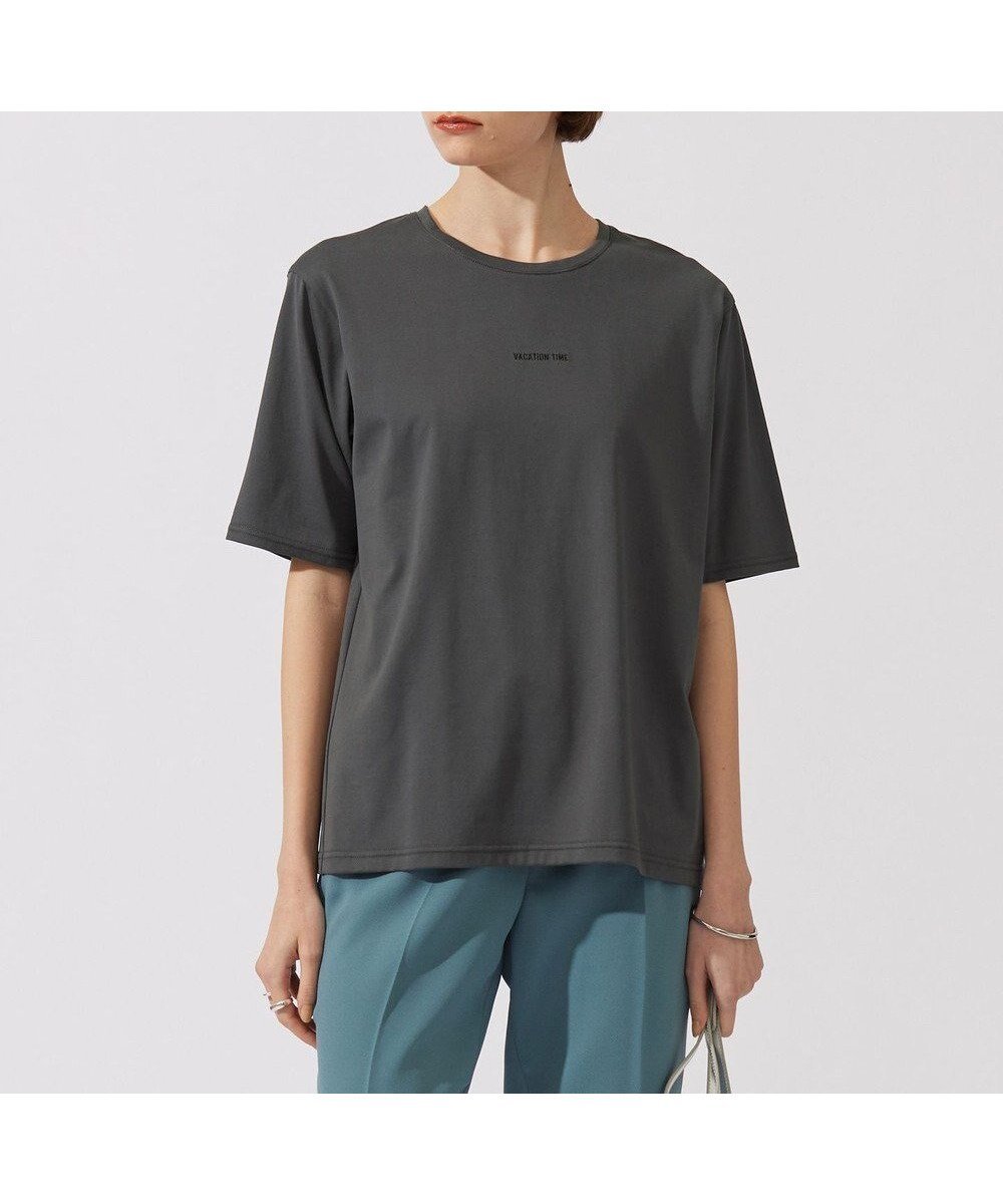 【アイシービー/iCB】の【接触冷感・UVケア・洗える】ロゴTEE カットソー インテリア・キッズ・メンズ・レディースファッション・服の通販 founy(ファニー) 　ファッション　Fashion　レディースファッション　Fashion for Women　トップス・カットソー　Cut & Sew Tops　シャツ・ブラウス・オフィスカジュアル　Elegant Blouses & Button-Ups　ロングTシャツ・Tシャツ　Longline T-Shirts & Tees　カットソー・ベーシックTシャツ　Cut-and-Sewn Tops / Stretch Tees & Basics　春　Spring　洗える　Machine Washable　カットソー　Cut and Sewn Top　コンパクト　Compact, Small Size　プリント　Print, Printed Pattern　ベーシック　Basic, Essential　S/S・春夏　SS, Spring/Summer, Warm Season　夏　Summer　2024年　2024　2024春夏・S/S　Spring/Summer 2024 SS24　旅行　Travel　ロゴ×チャコール系|ID: prp329100004539647 ipo3291000000035165461