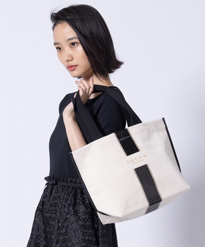 【トッカ/TOCCA】の【A4サイズ対応・WEB&一部店舗限定】PASSI CANVASTOTE キャンバス トートバッグ インテリア・キッズ・メンズ・レディースファッション・服の通販 founy(ファニー) https://founy.com/ ファッション Fashion レディースファッション WOMEN バッグ Bag アウトドア Outdoor エレガント 上品 Elegant キャンバス Canvas シンプル Simple スポーティ Sporty センター Center 財布 Wallet ポケット Pocket おすすめ Recommend 旅行 Travel ビジネス 仕事 通勤 Business |ID: prp329100004539709 ipo3291000000032076441