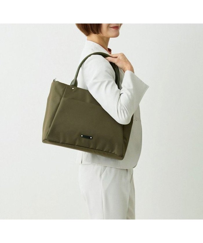 【ルートート/ROOTOTE】の1067【撥水加工】LT.アーキャトルW.アンサンブル-A インテリア・キッズ・メンズ・レディースファッション・服の通販 founy(ファニー) https://founy.com/ ファッション Fashion レディースファッション WOMEN トップス・カットソー Tops/Tshirt アンサンブル Knit Ensemble バッグ Bag アンサンブル Ensemble カメラ Camera ショルダー Shoulder ベーシック Basic ポケット Pocket マグネット Magnet ループ Loop エレガント 上品 Elegant ビジネス 仕事 通勤 Business |ID: prp329100004539830 ipo3291000000032077146
