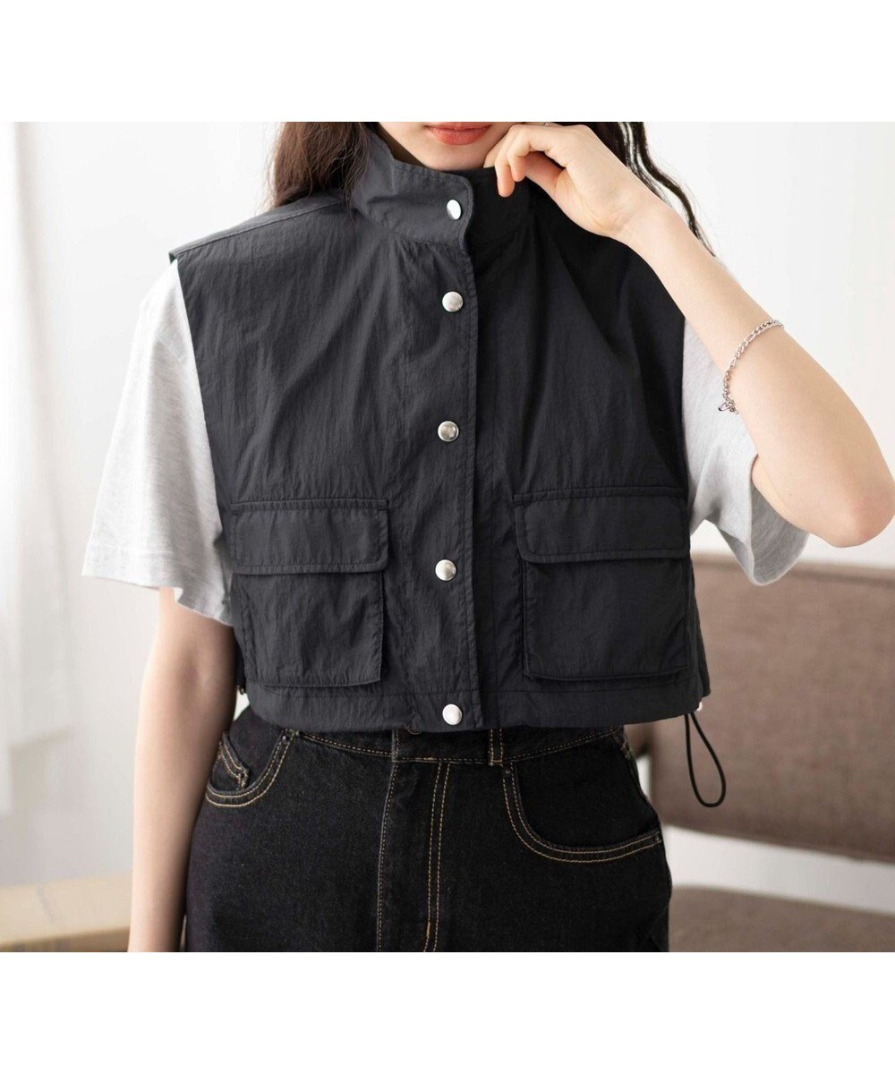 【ウィゴー/WEGO】のミリタリーナイロンショートベスト インテリア・キッズ・メンズ・レディースファッション・服の通販 founy(ファニー) 　ファッション　Fashion　レディースファッション　Fashion for Women　アウター　Coat / Outerwear Collection　トップス・カットソー　Cut & Sew Tops　ベスト&ジレ / 重ね着スタイル　Vests & Gilets　おすすめ　Recommended / Our Picks　クロップド　Cropped, Short Length　ショート　Short, Short Length　スマホ　Smartphone, Mobile Device　タンク　Tank Top, Sleeveless Top　ドローコード　Drawcord, Drawstring Cord　ベスト　Vest, Waistcoat　ミリタリー　Military, Army Style　夏　Summer　春　Spring　S/S・春夏　SS, Spring/Summer, Warm Season　ブラック|ID: prp329100004539971 ipo3291000000033606186