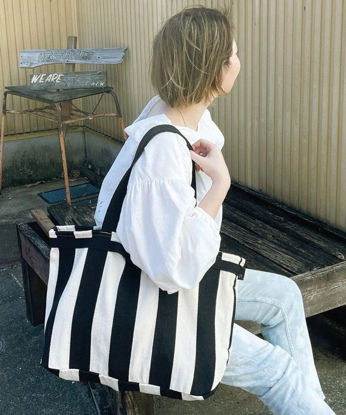 【ルートート/ROOTOTE】の1148【大容量 ヘリンボーン】LT.グランデ.ストライプ-A インテリア・キッズ・メンズ・レディースファッション・服の通販 founy(ファニー) https://founy.com/ ファッション Fashion レディースファッション WOMEN バッグ Bag カメラ Camera シルバー Silver ストライプ Stripe ヘリンボーン Herringbone ポケット Pocket NEW・新作・新着・新入荷 New Arrivals |ID: prp329100004541421 ipo3291000000032086900