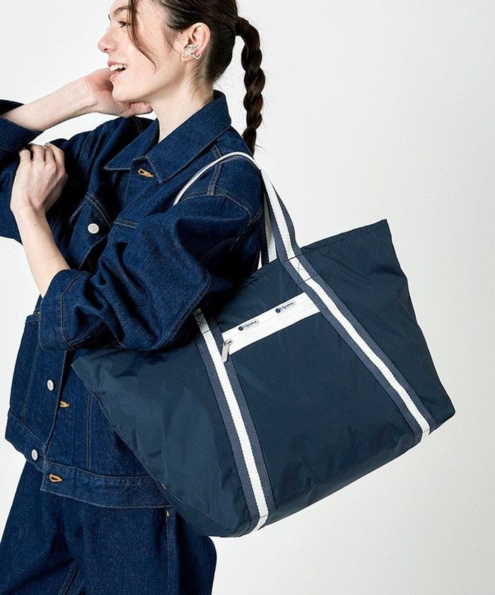 【レスポートサック/LeSportsac】のE/W EVERYDAY TOTE/スペクテイターディープブルー インテリア・キッズ・メンズ・レディースファッション・服の通販 founy(ファニー) https://founy.com/ ファッション Fashion レディースファッション WOMEN バッグ Bag 軽量 Lightweight シンプル Simple スポーティ Sporty トラベル Travel 人気 Popularity プリント Print ポケット Pocket 無地 Plain Color おすすめ Recommend 旅行 Travel ビジネス 仕事 通勤 Business |ID: prp329100004541438 ipo3291000000032087098