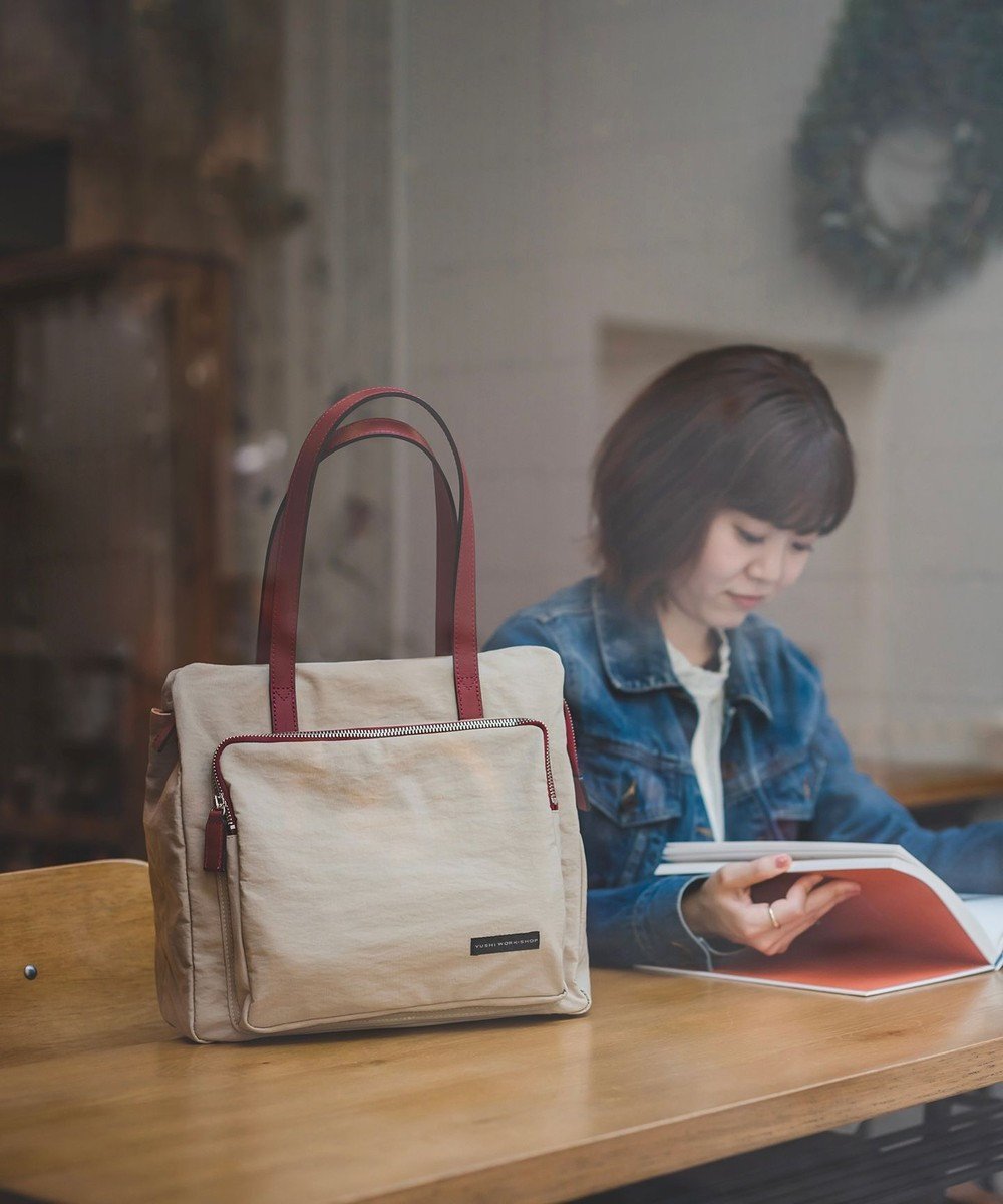 【ユーシ/YUSHI】のSquare - TOTEBAG トートバッグ【撥水/ナイロン/軽量】 インテリア・キッズ・メンズ・レディースファッション・服の通販 founy(ファニー) 　ファッション　Fashion　レディースファッション　WOMEN　バッグ　Bag　軽量　Lightweight　スクエア　Square　トレンド　Trend　フィット　Fit　ベーシック　Basic　ポケット　Pocket　モダン　Modern　ビジネス 仕事 通勤　Business　ベージュ|ID: prp329100004541504 ipo3291000000032087839