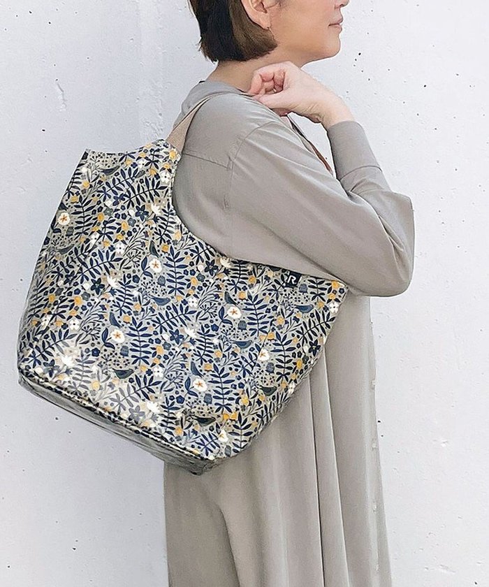 【ルートート/ROOTOTE】の1309【ラミネート加工】EU.ラウンド.クレール-D インテリア・キッズ・メンズ・レディースファッション・服の通販 founy(ファニー) https://founy.com/ ファッション Fashion レディースファッション WOMEN バッグ Bag インナー Inner 秋 Autumn/Fall カメラ Camera 軽量 Lightweight スマホ Smartphone 時計 Clock プリント Print ボックス Box ポケット Pocket ポーチ Pouch モチーフ Motif ラウンド Round ランダム Random 夏 Summer NEW・新作・新着・新入荷 New Arrivals |ID: prp329100004541623 ipo3291000000032088601