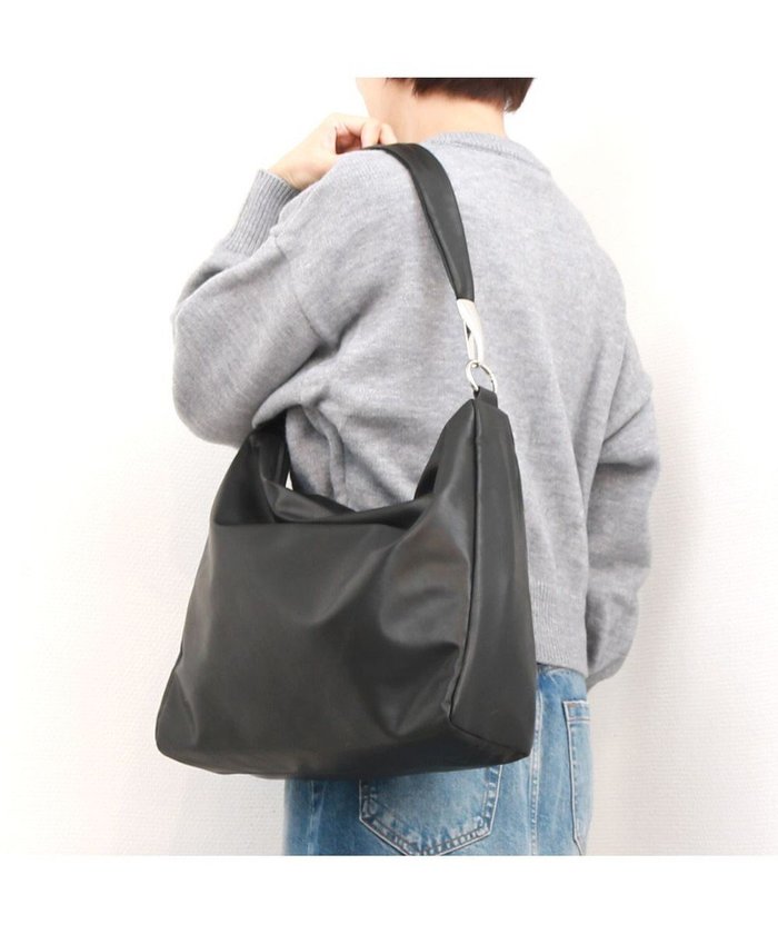 【アンビリオン/UNBILLION】のカシュカシュ cachecache / ソフト合皮スクエアホーボーショルダーバッグ インテリア・キッズ・メンズ・レディースファッション・服の通販 founy(ファニー) https://founy.com/ ファッション Fashion レディースファッション Fashion for Women バッグ Bags カラフル Colorful Design ショルダー Shoulder, Shoulder Strap シンプル Simple, Minimal ハンド Hand, Handmade ビッグ Big, Oversized ポケット Pocket, Pocket Detail ミックス Mix, Mixed Style メンズ Men's, Menswear モチーフ Motif, Design Theme 再入荷 Restock / Back in Stock おすすめ Recommended / Our Picks ビジネス 仕事 通勤 Business / Work / Commuting |ID: prp329100004541667 ipo3291000000035773892