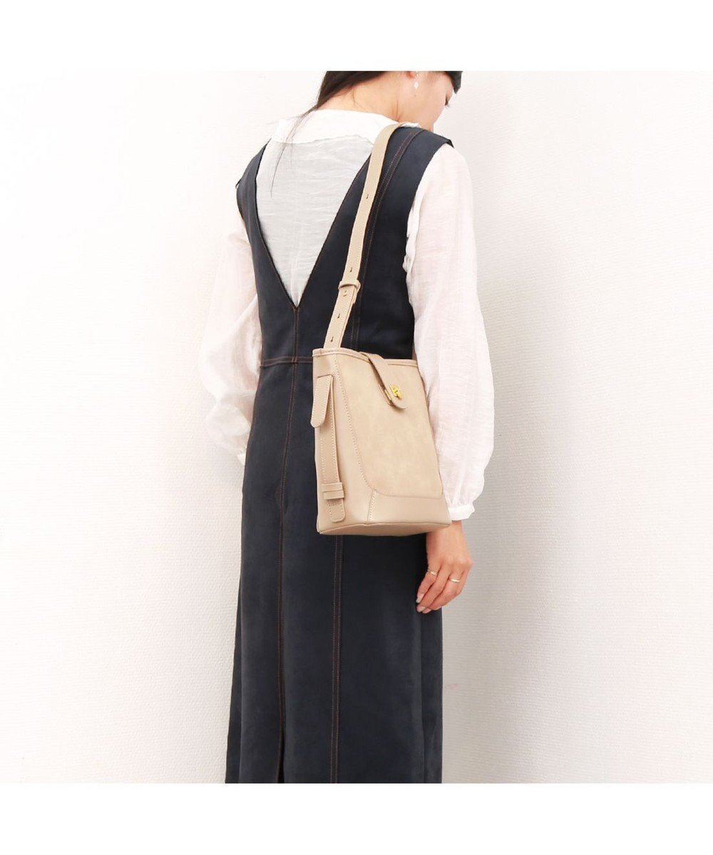 【アンビリオン/UNBILLION】のカシュカシュ cachecache / スエード調×スムースおこし金具ショルダーバッグ インテリア・キッズ・メンズ・レディースファッション・服の通販 founy(ファニー) ファッション Fashion レディースファッション Fashion for Women バッグ Bags カラフル Colorful Design クラシック Classic, Timeless Style ショルダー Shoulder, Shoulder Strap ハンド Hand, Handmade ポーチ Pouch, Small Case ミックス Mix, Mixed Style モチーフ Motif, Design Theme 再入荷 Restock / Back in Stock ベージュ|ID: prp329100004541669 ipo3291000000033631754