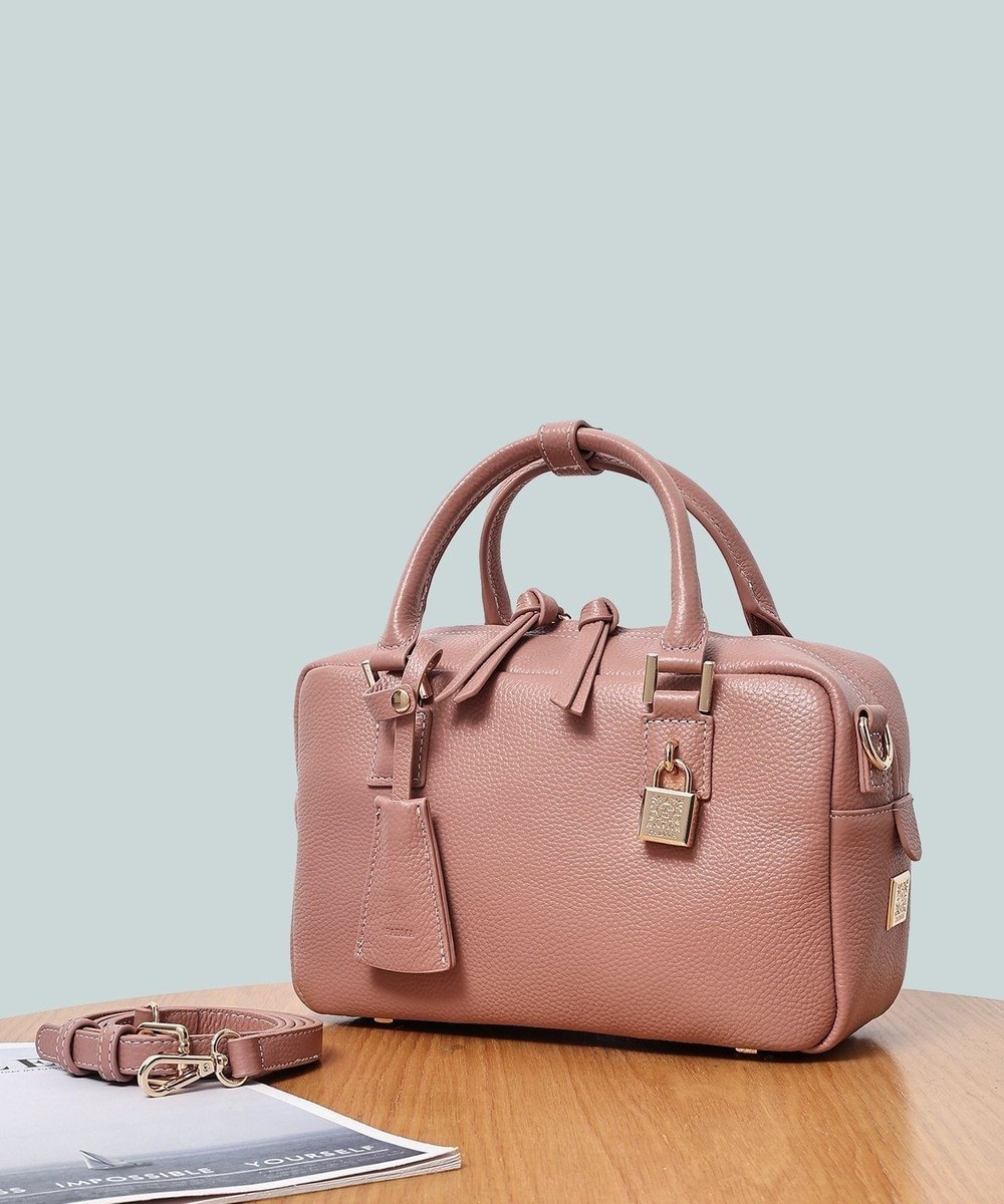 【スタイルコード/STYLE CODE】の【PADMA/パドマ】 キーチャーム付 本革ボストンバッグ インテリア・キッズ・メンズ・レディースファッション・服の通販 founy(ファニー) 　ファッション　Fashion　レディースファッション　WOMEN　バッグ　Bag　コンパクト　Compact　ショルダー　Shoulder　シンプル　Simple　チャーム　Charm　トレンド　Trend　ハンドバッグ　Handbag　フェイス　Face　フォルム　Form　ベーシック　Basic　ボストンバッグ　Boston Bag　エレガント 上品　Elegant　スモーキーピンク|ID: prp329100004544096 ipo3291000000032268786