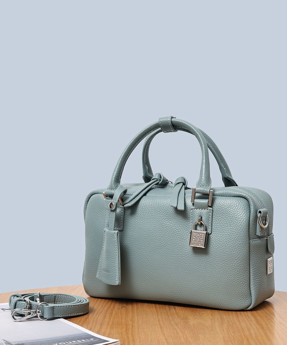 【スタイルコード/STYLE CODE】の【PADMA/パドマ】 キーチャーム付 本革ボストンバッグ インテリア・キッズ・メンズ・レディースファッション・服の通販 founy(ファニー) 　ファッション　Fashion　レディースファッション　WOMEN　バッグ　Bag　コンパクト　Compact　ショルダー　Shoulder　シンプル　Simple　チャーム　Charm　トレンド　Trend　ハンドバッグ　Handbag　フェイス　Face　フォルム　Form　ベーシック　Basic　ボストンバッグ　Boston Bag　エレガント 上品　Elegant　サックス|ID: prp329100004544096 ipo3291000000032268787