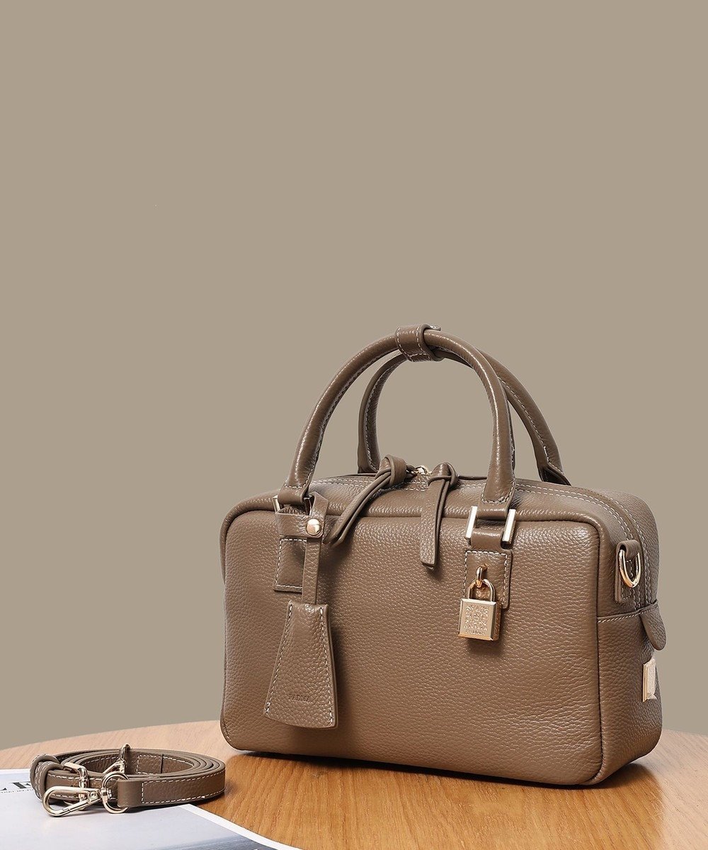【スタイルコード/STYLE CODE】の【PADMA/パドマ】 キーチャーム付 本革ボストンバッグ インテリア・キッズ・メンズ・レディースファッション・服の通販 founy(ファニー) 　ファッション　Fashion　レディースファッション　WOMEN　バッグ　Bag　コンパクト　Compact　ショルダー　Shoulder　シンプル　Simple　チャーム　Charm　トレンド　Trend　ハンドバッグ　Handbag　フェイス　Face　フォルム　Form　ベーシック　Basic　ボストンバッグ　Boston Bag　エレガント 上品　Elegant　トープ|ID: prp329100004544096 ipo3291000000032268788