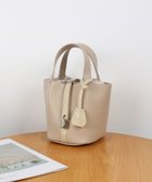 【スタイルコード/STYLE CODE】の【PADMA/パドマ】 キーチャーム付 本革ミニトートバッグ 人気、トレンドファッション・服の通販 founy(ファニー) ファッション Fashion レディースファッション WOMEN バッグ Bag インナー Inner コンパクト Compact 巾着 Purse シンプル Simple スタイリッシュ Stylish チャーム Charm 人気 Popularity ハンドバッグ Handbag フォルム Form フォーマル Formal ボックス Box おすすめ Recommend セレモニー Ceremony クリスマス X'mas Christmas Xmas ギフト プレゼント Gift Present 入学式 Entrance Ceremony 卒業式 Graduation Ceremony 結婚式 Wedding Ceremony ビジネス 仕事 通勤 Business thumbnail アイボリー|ID: prp329100004544100 ipo3291000000032180189
