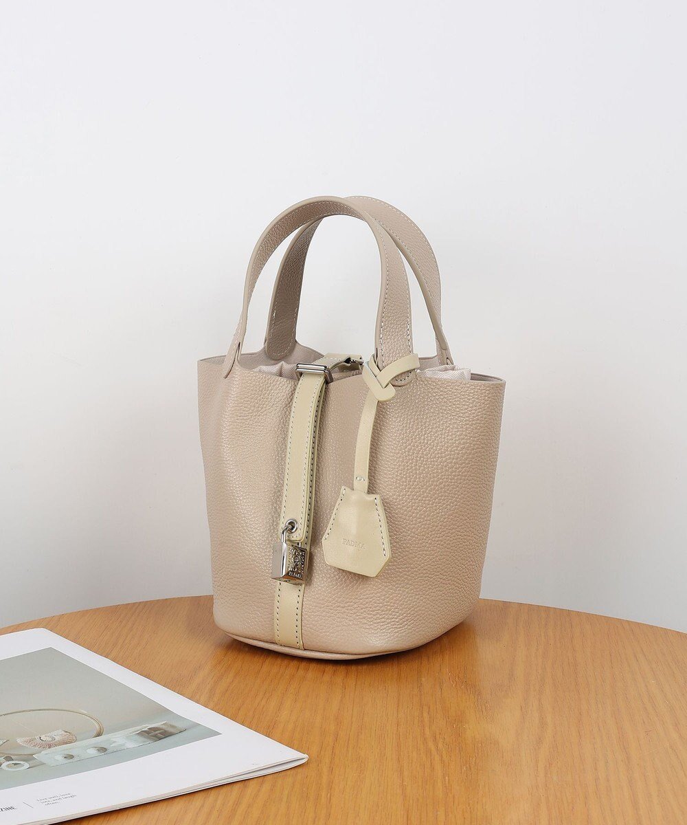 【スタイルコード/STYLE CODE】の【PADMA/パドマ】 キーチャーム付 本革ミニトートバッグ インテリア・キッズ・メンズ・レディースファッション・服の通販 founy(ファニー) 　ファッション　Fashion　レディースファッション　WOMEN　バッグ　Bag　インナー　Inner　コンパクト　Compact　巾着　Purse　シンプル　Simple　スタイリッシュ　Stylish　チャーム　Charm　人気　Popularity　ハンドバッグ　Handbag　フォルム　Form　フォーマル　Formal　ボックス　Box　おすすめ　Recommend　セレモニー　Ceremony　クリスマス X'mas　Christmas Xmas　ギフト プレゼント　Gift Present　入学式　Entrance Ceremony　卒業式　Graduation Ceremony　結婚式　Wedding Ceremony　ビジネス 仕事 通勤　Business　アイボリー|ID: prp329100004544100 ipo3291000000032180189