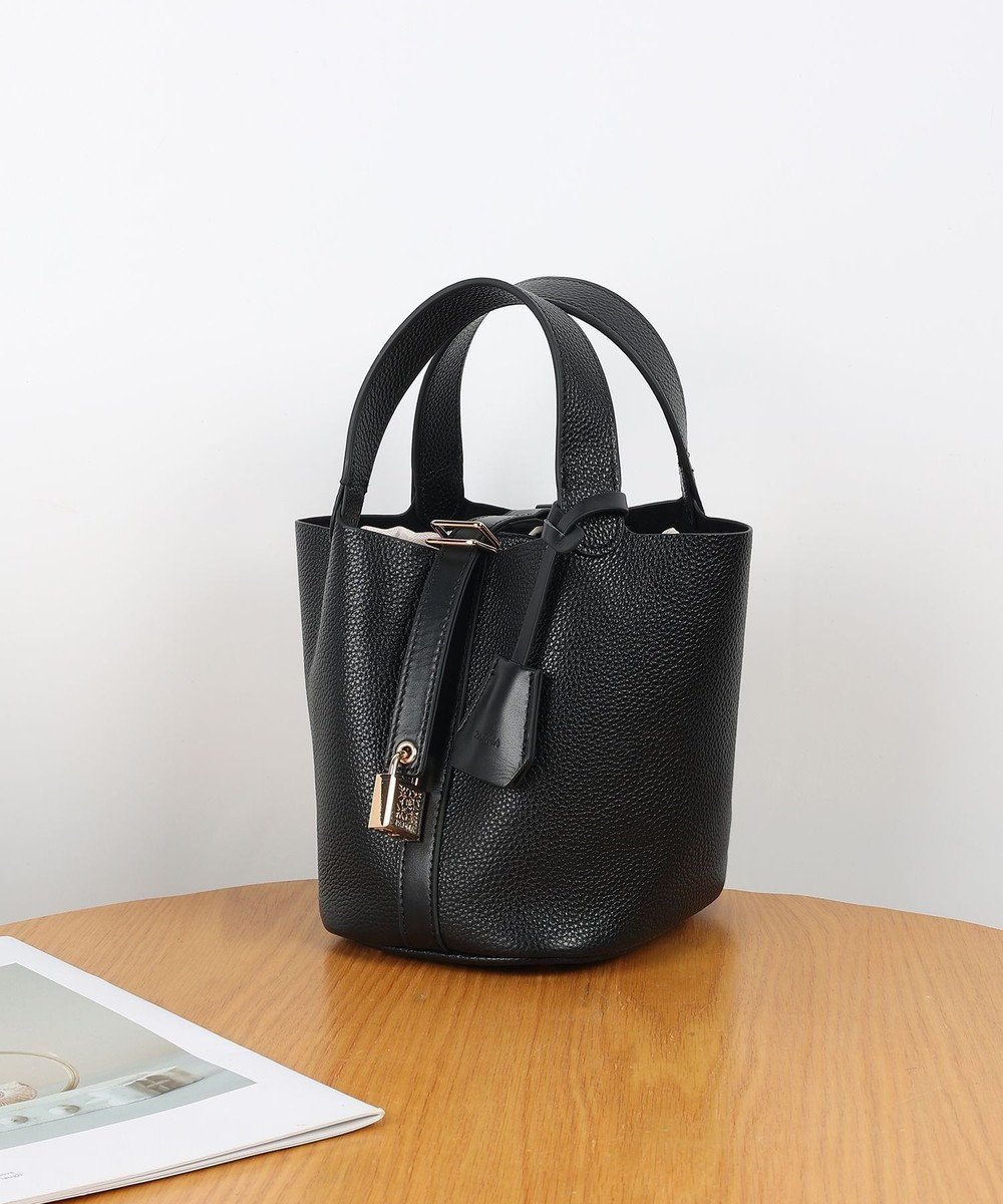 【スタイルコード/STYLE CODE】の【PADMA/パドマ】 キーチャーム付 本革ミニトートバッグ インテリア・キッズ・メンズ・レディースファッション・服の通販 founy(ファニー) 　ファッション　Fashion　レディースファッション　WOMEN　バッグ　Bag　インナー　Inner　コンパクト　Compact　巾着　Purse　シンプル　Simple　スタイリッシュ　Stylish　チャーム　Charm　人気　Popularity　ハンドバッグ　Handbag　フォルム　Form　フォーマル　Formal　ボックス　Box　おすすめ　Recommend　セレモニー　Ceremony　クリスマス X'mas　Christmas Xmas　ギフト プレゼント　Gift Present　入学式　Entrance Ceremony　卒業式　Graduation Ceremony　結婚式　Wedding Ceremony　ビジネス 仕事 通勤　Business　ブラック|ID: prp329100004544100 ipo3291000000032180196