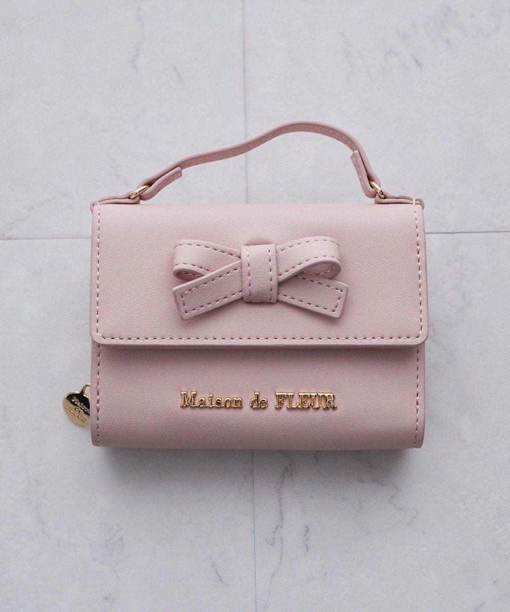 【メゾンドフルール/Maison de FLEUR】のハンドル付きリボンウォレット インテリア・キッズ・メンズ・レディースファッション・服の通販 founy(ファニー) 　ファッション　Fashion　レディースファッション　Fashion for Women　ミニ財布・二つ折り財布　Wallets & Card Cases　おすすめ　Recommended / Our Picks　ギフト プレゼント　Gift / Present　コイン　Coin, Coin Design　コンパクト　Compact, Small Size　ポケット　Pocket, Pocket Detail　メタル　Metal, Metal Parts　ラウンド　Round, Round Neck　リボン　Ribbon, Bow　財布　Wallet, Purse　Pink|ID: prp329100004544124 ipo3291000000032603401