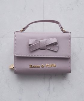 【メゾンドフルール/Maison de FLEUR】のハンドル付きリボンウォレット 人気、トレンドファッション・服の通販 founy(ファニー) ファッション Fashion レディースファッション Fashion for Women ミニ財布・二つ折り財布 Wallets & Card Cases おすすめ Recommended / Our Picks ギフト プレゼント Gift / Present コイン Coin, Coin Design コンパクト Compact, Small Size ポケット Pocket, Pocket Detail メタル Metal, Metal Parts ラウンド Round, Round Neck リボン Ribbon, Bow 財布 Wallet, Purse |ID:prp329100004544124