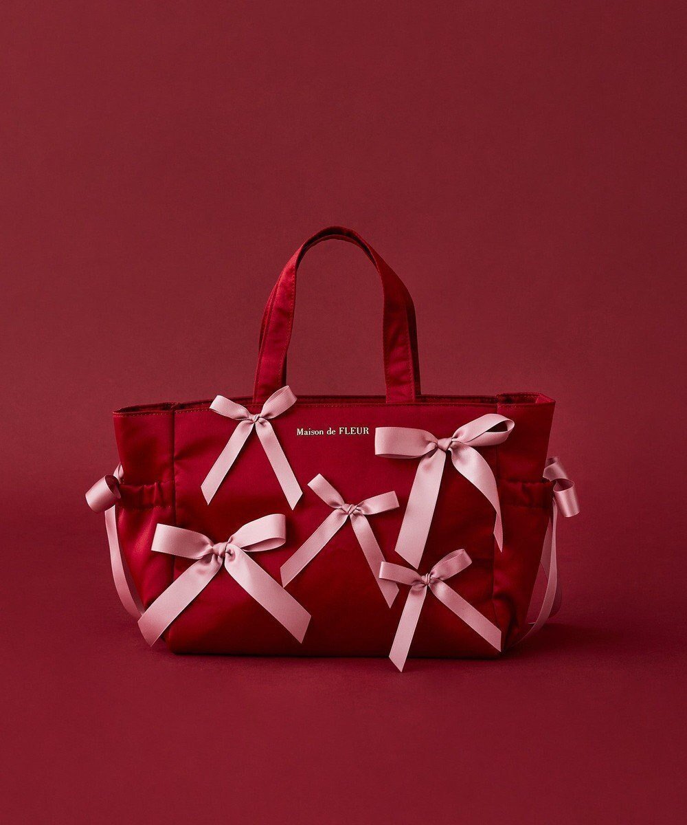 【メゾンドフルール/Maison de FLEUR】のサイドポケットリボンサテントートバッグ インテリア・キッズ・メンズ・レディースファッション・服の通販 founy(ファニー) ファッション Fashion レディースファッション Fashion for Women バッグ Bags おすすめ Recommended / Our Picks ガーリー Girly, Feminine Style サテン Satin, Glossy Fabric スクエア Square, Square Shape フォルム Silhouette, Form ポケット Pocket, Pocket Detail ポーチ Pouch, Small Case リボン Ribbon, Bow エレガント 上品 Elegant Red|ID: prp329100004544549 ipo3291000000033578971