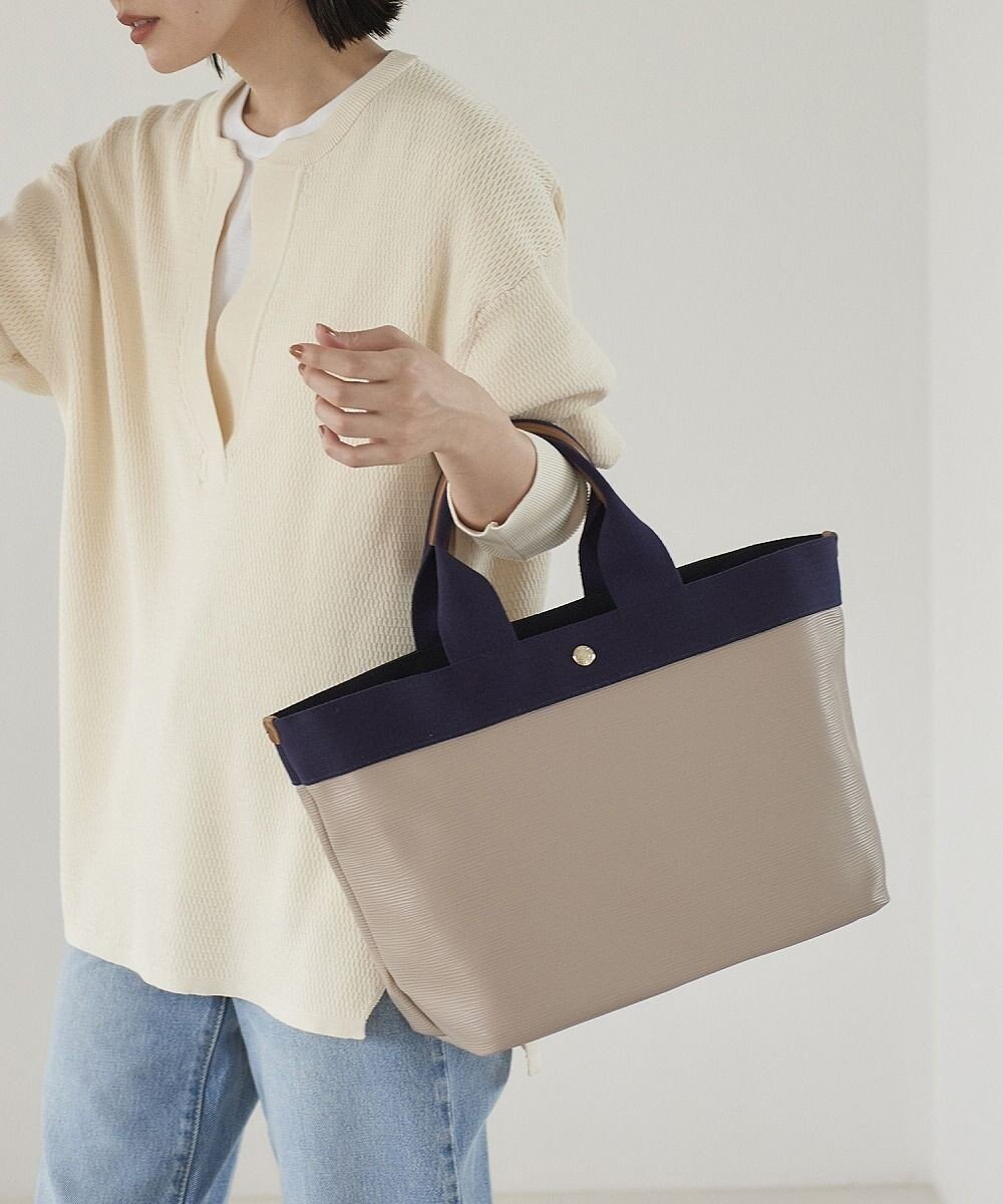 【トプカピ/TOPKAPI】の【Breath TOPKAPI】リプルネオレザー A4トートバッグ インテリア・キッズ・メンズ・レディースファッション・服の通販 founy(ファニー) 　ファッション　Fashion　レディースファッション　Ladies' Fashion Online　バッグ　Bag　クール　Cool　軽量　Lightweight　ショルダー　Shoulder　シンプル　Simple　スマート　Smart　雑誌　Magazine　トラベル　Travel　人気　Popularity　ビーチ　Beach　ポーチ　Pouch　モダン　Modern　リゾート　Resort　ワンポイント　One Point　おすすめ　Recommend　ビジネス 仕事 通勤　Business　グレージュ|ID: prp329100004544675 ipo3291000000032563572