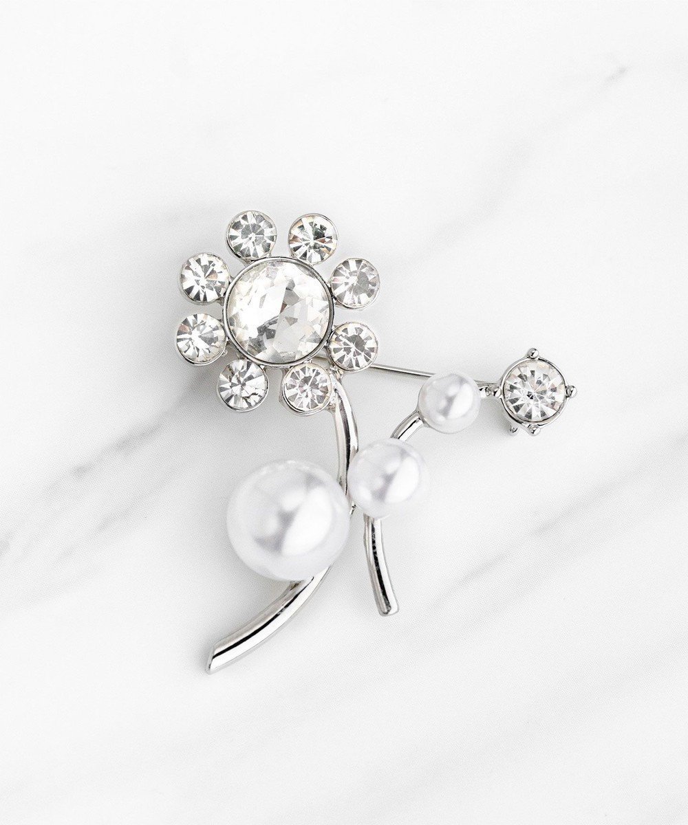 【トッカ/TOCCA】のDAISY FLOWER BROOCH NECKLACE 2WAY ブローチネックレス インテリア・キッズ・メンズ・レディースファッション・服の通販 founy(ファニー) 　ファッション　Fashion　レディースファッション　Fashion for Women　ジュエリー　Jewelry　ネックレス　Necklaces & Pendants　アクセサリー　Fashion Accessories　セットアップ　Set-Up, Coordinated Outfit　チェーン　Chain, Chain Strap　ネックレス　Necklace, Pendant Necklace　パール　Pearl, Pearl Accent　ビジュー　Bijou, Jewel-like Accent　フォルム　Silhouette, Form　フォーマル　Formal, Dressy　ブローチ　Brooch, Pin Brooch　ポーチ　Pouch, Small Case　おすすめ　Recommended / Our Picks　セレモニー　Ceremony　ギフト プレゼント　Gift / Present　シルバー系|ID: prp329100004544730 ipo3291000000033630782