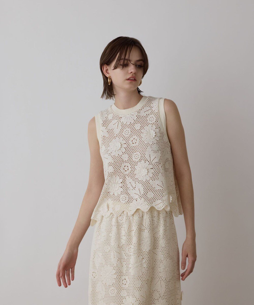 【グレース コンチネンタル/GRACE CONTINENTAL】のクロシュ刺繍トップ 人気、トレンドファッション・服の通販 founy(ファニー) 　ファッション　Fashion　レディースファッション　Fashion for Women　トップス・カットソー　Cut & Sew Tops　シャツ・ブラウス・オフィスカジュアル　Elegant Blouses & Button-Ups　ロングTシャツ・Tシャツ　Longline T-Shirts & Tees　カットソー・ベーシックTシャツ　Cut-and-Sewn Tops / Stretch Tees & Basics　おすすめ　Recommended / Our Picks　カットソー　Cut and Sewn Top　クロシェ　Crochet, Knitted Lace　コンパクト　Compact, Small Size　ショート　Short, Short Length　スカラップ　Scallop, Scalloped Edge　セットアップ　Set-Up, Coordinated Outfit　フェミニン　Feminine, Girly　夏　Summer　春　Spring　S/S・春夏　SS, Spring/Summer, Warm Season　 other-1|ID: prp329100004544912 ipo3291000000032708133