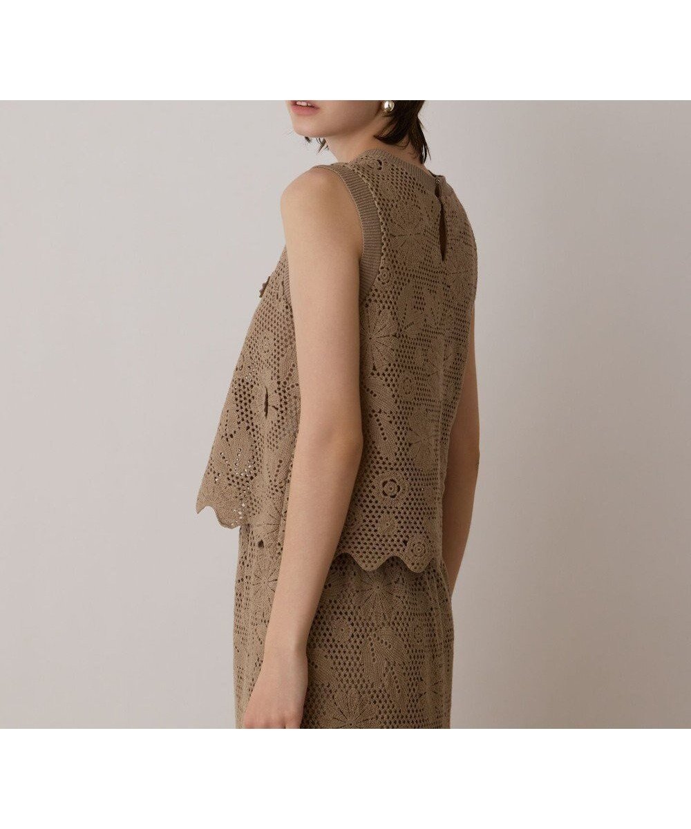 【グレース コンチネンタル/GRACE CONTINENTAL】のクロシュ刺繍トップ インテリア・キッズ・メンズ・レディースファッション・服の通販 founy(ファニー) 　ファッション　Fashion　レディースファッション　Fashion for Women　トップス・カットソー　Cut & Sew Tops　シャツ・ブラウス・オフィスカジュアル　Elegant Blouses & Button-Ups　ロングTシャツ・Tシャツ　Longline T-Shirts & Tees　カットソー・ベーシックTシャツ　Cut-and-Sewn Tops / Stretch Tees & Basics　おすすめ　Recommended / Our Picks　カットソー　Cut and Sewn Top　クロシェ　Crochet, Knitted Lace　コンパクト　Compact, Small Size　ショート　Short, Short Length　スカラップ　Scallop, Scalloped Edge　セットアップ　Set-Up, Coordinated Outfit　フェミニン　Feminine, Girly　夏　Summer　春　Spring　S/S・春夏　SS, Spring/Summer, Warm Season　ベージュ|ID: prp329100004544912 ipo3291000000032708135