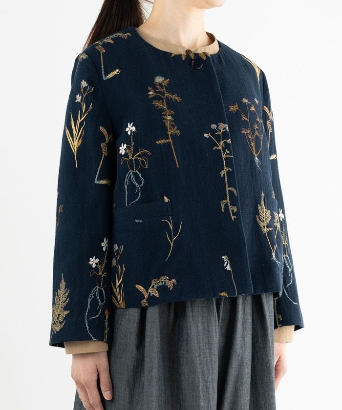 【ムーク/muuc】のボタニカル刺繍のジャケット インテリア・キッズ・メンズ・レディースファッション・服の通販 founy(ファニー) https://founy.com/ ファッション Fashion レディースファッション Fashion for Women アウター Coat / Outerwear Collection レディースジャケット・軽アウター Jackets ノーカラージャケット / シンプル上品コーデ Collarless Jackets カーディガン Cardigan, Knitwear ショート Short, Short Length ジャケット Jacket, Outerwear ダウン Down, Puffer テクスチャー Texture, Textured Fabric デニム Denim, Jeans Material 定番 Standard, Basic Item パイピング Piping, Trim Design ボタニカル Botanical, Floral Pattern モチーフ Motif, Design Theme A/W・秋冬 Autumn/Winter S/S・春夏 SS, Spring/Summer, Warm Season おすすめ Recommended / Our Picks 夏 Summer エレガント 上品 Elegant |ID: prp329100004544984 ipo3291000000033670663