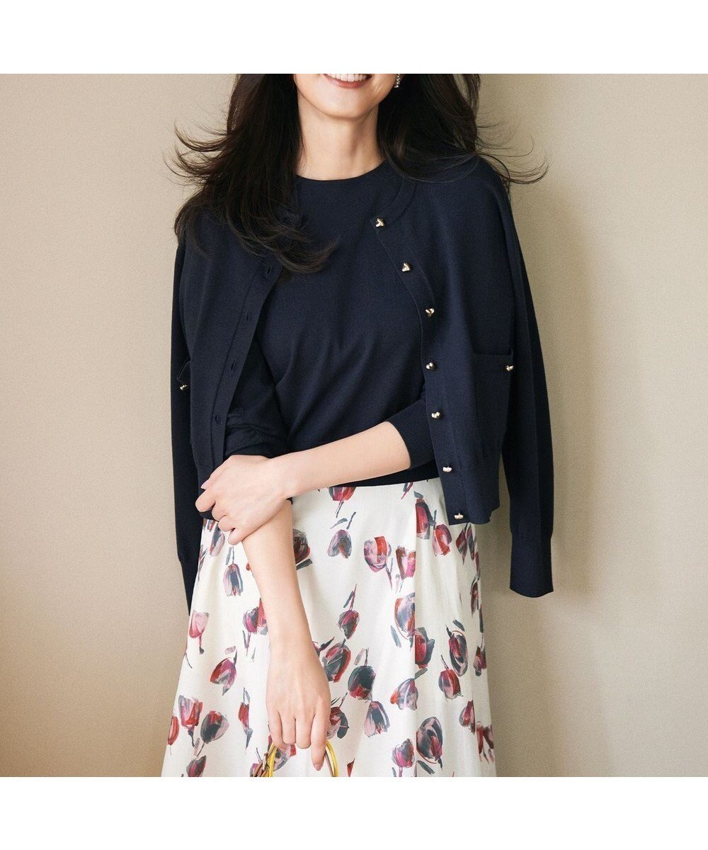 【組曲/KUMIKYOKU】のハートボタン ニットカーディガン インテリア・キッズ・メンズ・レディースファッション・服の通販 founy(ファニー) ファッション Fashion レディースファッション Fashion for Women トップス・カットソー Cut & Sew Tops ニット Knit Tops & Sweaters カーディガン・羽織り Layered Style Cardigans 春 Spring カーディガン Cardigan, Knitwear クロップド Cropped, Short Length ポケット Pocket, Pocket Detail S/S・春夏 SS, Spring/Summer, Warm Season 夏 Summer エレガント 上品 Elegant ネイビー系|ID: prp329100004547137 ipo3291000000033555402