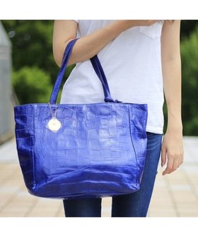 【レガロフェリーチェ/Regalo Felice】の【ドラマ・映画使用商品 / A4サイズ収納可】トート / REGALO 人気、トレンドファッション・服の通販 founy(ファニー) ファッション Fashion レディースファッション Fashion for Women バッグ Bags クロコ Crocodile, Croc Embossed 軽量 Lightweight, Ultra Light シンプル Simple, Minimal チャーム Charm, Pendant 定番 Standard, Basic Item ビビッド Vivid, Bright Tone ポケット Pocket, Pocket Detail ポーチ Pouch, Small Case |ID:prp329100004547822