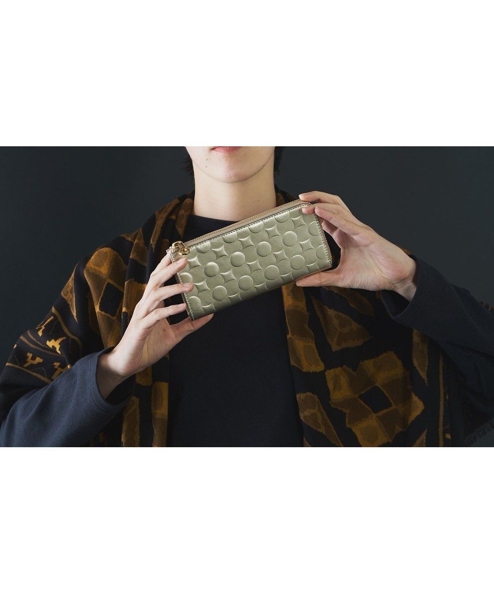 【ミヤビヤ/MIYABIYA】のLa quoh with kirakaracho 南蛮七宝 エンボスレザーL字財布 インテリア・キッズ・メンズ・レディースファッション・服の通販 founy(ファニー) 　ファッション　Fashion　レディースファッション　Ladies' Fashion Online　財布　Wallets　コンパクト　Compact　抗菌　Antibacterial　シンプル　Simple　財布　Wallet　プリント　Print　ポケット　Pocket　再入荷　Restock/Back In Stock/Re Arrival　おすすめ　Recommend　エレガント 上品　Elegant　利休白茶金色|ID: prp329100004547881 ipo3291000000032686503