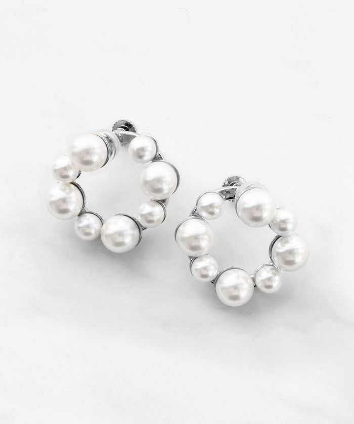 【トッカ/TOCCA】のFRILL PEARL EARRINGS イヤリング インテリア・キッズ・メンズ・レディースファッション・服の通販 founy(ファニー) https://founy.com/ ファッション Fashion レディースファッション Ladies' Fashion Online ジュエリー Jewelry リング Rings イヤリング Earrings おすすめ Recommend アクセサリー Accessories イヤリング Earrings エレガント 上品 Elegant ギフト プレゼント Gift Present サークル Circle パール Pearl フォルム Form フリル Frills ポーチ Pouch リュクス Luxe ロマンティック Romantic |ID: prp329100004547893 ipo3291000000032686584