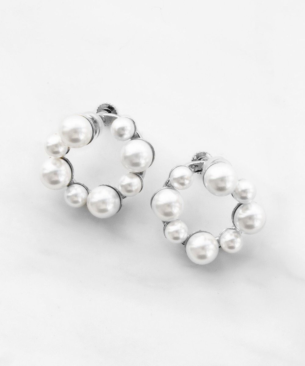 【トッカ/TOCCA】のFRILL PEARL EARRINGS イヤリング インテリア・キッズ・メンズ・レディースファッション・服の通販 founy(ファニー) 　ファッション　Fashion　レディースファッション　Ladies' Fashion Online　ジュエリー　Jewelry　リング　Rings　イヤリング　Earrings　おすすめ　Recommend　アクセサリー　Accessories　イヤリング　Earrings　エレガント 上品　Elegant　ギフト プレゼント　Gift Present　サークル　Circle　パール　Pearl　フォルム　Form　フリル　Frills　ポーチ　Pouch　リュクス　Luxe　ロマンティック　Romantic　シルバー系|ID: prp329100004547893 ipo3291000000032686585