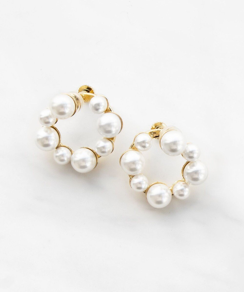 【トッカ/TOCCA】のFRILL PEARL EARRINGS イヤリング インテリア・キッズ・メンズ・レディースファッション・服の通販 founy(ファニー) 　ファッション　Fashion　レディースファッション　Ladies' Fashion Online　ジュエリー　Jewelry　リング　Rings　イヤリング　Earrings　おすすめ　Recommend　アクセサリー　Accessories　イヤリング　Earrings　エレガント 上品　Elegant　ギフト プレゼント　Gift Present　サークル　Circle　パール　Pearl　フォルム　Form　フリル　Frills　ポーチ　Pouch　リュクス　Luxe　ロマンティック　Romantic　ゴールド系|ID: prp329100004547893 ipo3291000000032686586