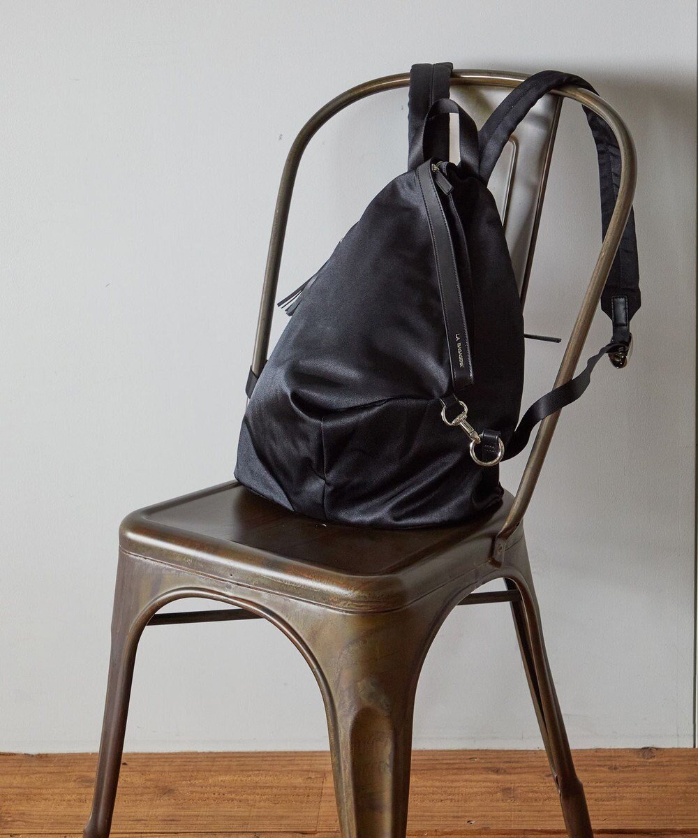 【ラ バガジェリー/LA BAGAGERIE】の【復刻リニューアル】口折れタッセル付きリュックサック Sサイズ インテリア・キッズ・メンズ・レディースファッション・服の通販 founy(ファニー) 　ファッション　Fashion　レディースファッション　Fashion for Women　バッグ　Bags　シンプル　Simple, Minimal　スマート　Smart, Elegant　タッセル　Tassel, Fringe　ポケット　Pocket, Pocket Detail　リュック　Backpack, Rucksack　ブラック|ID: prp329100004549324 ipo3291000000034316406