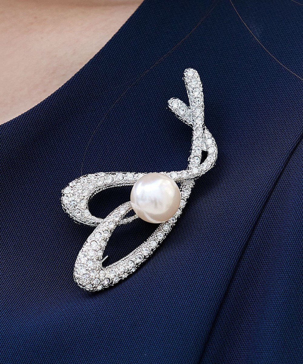 【ティアクラッセ/Tiaclasse】のハートモチーフブローチ インテリア・キッズ・メンズ・レディースファッション・服の通販 founy(ファニー) 　ファッション　Fashion　レディースファッション　Fashion for Women　おすすめ　Recommended / Our Picks　アクセサリー　Fashion Accessories　オケージョン　Occasion Wear　シューズ　Shoes, Footwear　ストーン　Stone, Gem-Like　パール　Pearl, Pearl Accent　ブローチ　Brooch, Pin Brooch　リボン　Ribbon, Bow　エレガント 上品　Elegant　入学式　Entrance Ceremony　再入荷　Restock / Back in Stock　冬　Winter / This Winter　夏　Summer　新作・新入荷　New Arrivals / New In　春　Spring　秋　Autumn　結婚式　Wedding　シルバー|ID: prp329100004549443 ipo3291000000033620545