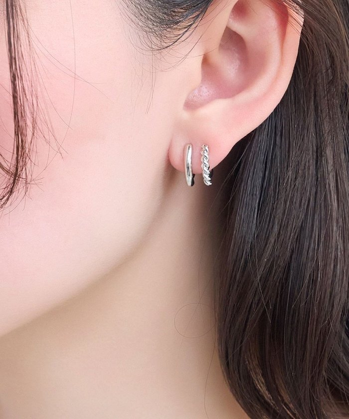 【フィービィー/phoebe】の【痛くないシリーズ金属アレルギー対応】ダブルツイストメタルフロートライトフィットイヤリング シルバー インテリア・キッズ・メンズ・レディースファッション・服の通販 founy(ファニー) https://founy.com/ ファッション Fashion レディースファッション Fashion for Women ジュエリー Jewelry ファッションリング Fashion Rings イヤリング・フープ・ドロップタイプ Hoop, Drop & Clip Earrings おすすめ Recommended / Our Picks アクセサリー Fashion Accessories イヤリング Earrings シルバー Silver, Metallic Silver シンプル Simple, Minimal ダブル Double, Double-Breasted ツイスト Tweed, Tweed Fabric プレーン Plain, Simple ビジネス 仕事 通勤 Business / Work / Commuting 軽量 Lightweight, Ultra Light |ID: prp329100004550554 ipo3291000000032553077