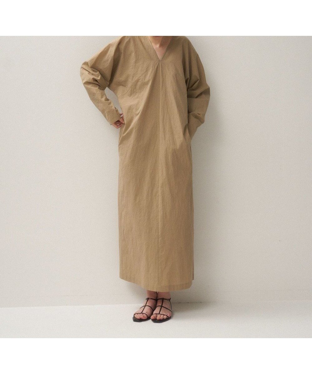【エイトン/ATON】のCATCH WASHER COTTON Vネックドレス インテリア・キッズ・メンズ・レディースファッション・服の通販 founy(ファニー) 　ファッション　Fashion　レディースファッション　Fashion for Women　ワンピース　Dresses　フォーマル・パーティードレス・結婚式用ドレス　Elegant & Casual Dresses　ストレート　Straight, Straight Cut　スリーブ　Sleeve, Long Sleeve / Short Sleeve　タンク　Tank Top, Sleeveless Top　デニム　Denim, Jeans Material　ドレス　Dress, One-Piece　ロング　Long, Long-Length　夏　Summer　春　Spring　S/S・春夏　SS, Spring/Summer, Warm Season　BEIGE|ID: prp329100004551203 ipo3291000000033603968