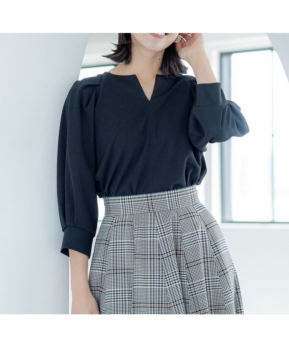 【組曲/KUMIKYOKU】のタックスリーブカルゼ カットソー インテリア・キッズ・メンズ・レディースファッション・服の通販 founy(ファニー) 　ファッション　Fashion　レディースファッション　Ladies' Fashion Online　トップス・カットソー　Tops/Tshirt　シャツ/ブラウス　Shirts/Blouses　ロング / Tシャツ　T-Shirts　カットソー　Cut and Sewn　カットソー　Cut And Sew　ジャージ　Jersey　スリット　Slit　スリーブ　Sleeve　ツイル　Twill　バランス　Balance　フロント　Front　ボトム　Bottom　A/W・秋冬　Aw・Autumn/Winter・Fw・Fall-Winter　再入荷　Restock/Back In Stock/Re Arrival　エレガント 上品　Elegant　ブラック系|ID: prp329100004551320 ipo3291000000032655063