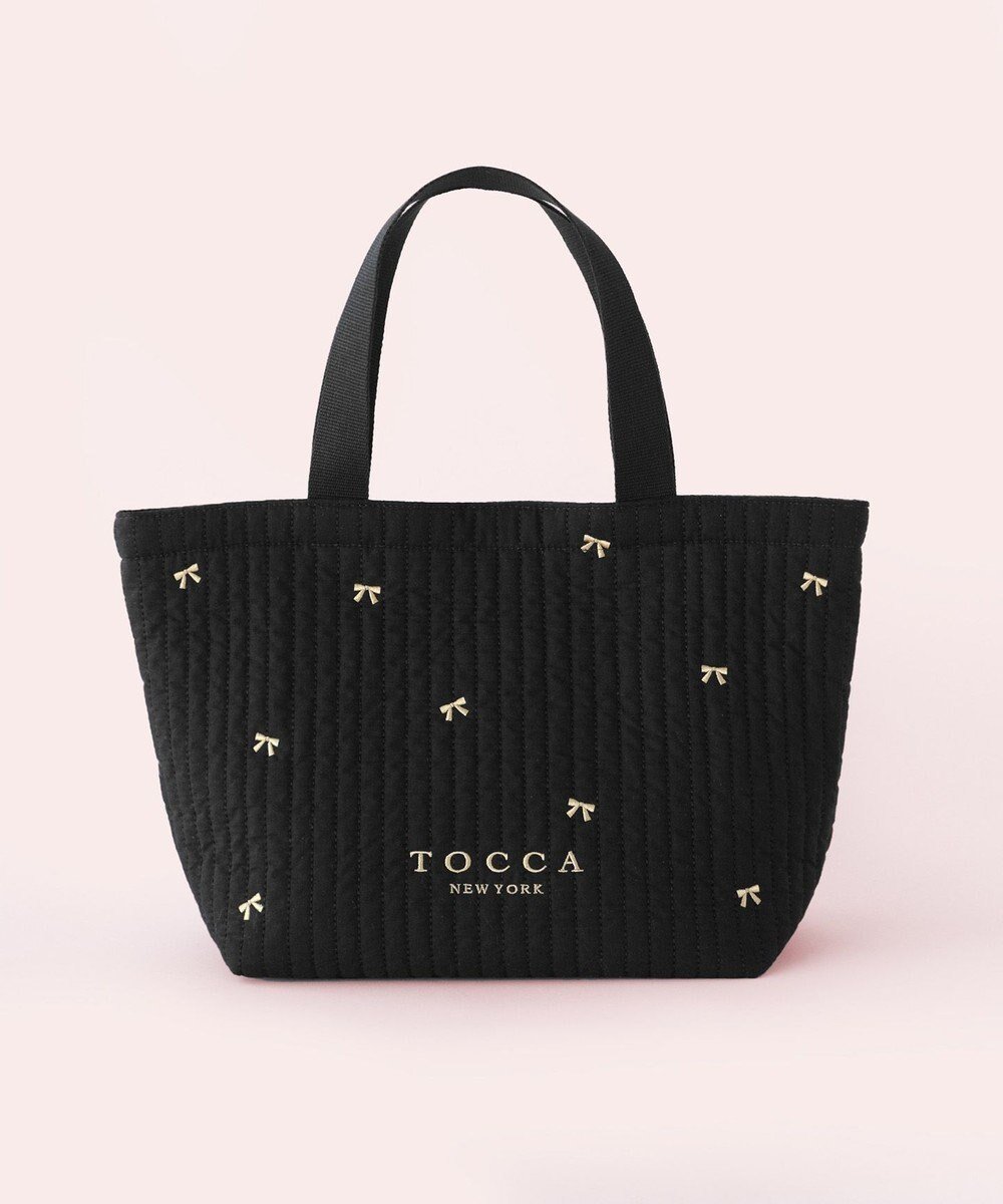 【トッカ/TOCCA】の【A4サイズ対応】LUCKY SHOWER TOTE トートバッグ インテリア・キッズ・メンズ・レディースファッション・服の通販 founy(ファニー) 　ファッション　Fashion　レディースファッション　WOMEN　バッグ　Bag　冬　Winter　クッション　Cushion　テクスチャー　Texture　トレンド　Trend　フロント　Front　ポケット　Pocket　モチーフ　Motif　リボン　Ribbon　リュクス　Luxe　A/W・秋冬　Aw・Autumn/Winter・Fw・Fall-Winter　財布　Wallet　ブラック×リボン|ID: prp329100004551953 ipo3291000000032171327