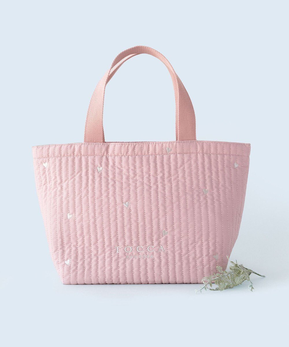 【トッカ/TOCCA】の【A4サイズ対応】LUCKY SHOWER TOTE トートバッグ インテリア・キッズ・メンズ・レディースファッション・服の通販 founy(ファニー) 　ファッション　Fashion　レディースファッション　WOMEN　バッグ　Bag　冬　Winter　クッション　Cushion　テクスチャー　Texture　トレンド　Trend　フロント　Front　ポケット　Pocket　モチーフ　Motif　リボン　Ribbon　リュクス　Luxe　A/W・秋冬　Aw・Autumn/Winter・Fw・Fall-Winter　財布　Wallet　ピンク×ハート|ID: prp329100004551953 ipo3291000000032171329