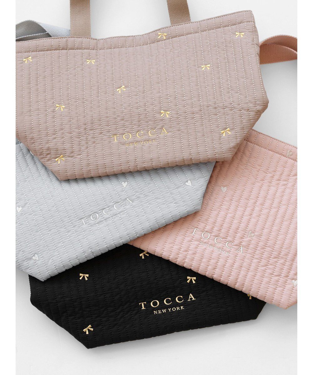 【トッカ/TOCCA】の【A4サイズ対応】LUCKY SHOWER TOTE トートバッグ インテリア・キッズ・メンズ・レディースファッション・服の通販 founy(ファニー) 　ファッション　Fashion　レディースファッション　WOMEN　バッグ　Bag　冬　Winter　クッション　Cushion　テクスチャー　Texture　トレンド　Trend　フロント　Front　ポケット　Pocket　モチーフ　Motif　リボン　Ribbon　リュクス　Luxe　A/W・秋冬　Aw・Autumn/Winter・Fw・Fall-Winter　財布　Wallet　ベージュ×リボン|ID: prp329100004551953 ipo3291000000032171331