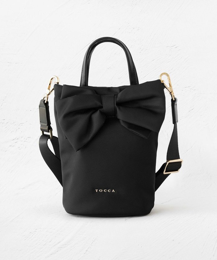 【トッカ/TOCCA】の【撥水】RIBBON KNOT NYLON MULTI BAG ナイロンマルチバッグ インテリア・キッズ・メンズ・レディースファッション・服の通販 founy(ファニー) https://founy.com/ ファッション Fashion レディースファッション Fashion for Women バッグ Bags ジップ Zip, Zipper スマホ Smartphone, Mobile Device スマート Smart, Elegant 財布 Wallet, Purse フェミニン Feminine, Girly フロント Front, Front Design ポケット Pocket, Pocket Detail リボン Ribbon, Bow A/W・秋冬 Autumn/Winter 冬 Winter / This Winter 旅行 Travel |ID: prp329100004554282 ipo3291000000032188460