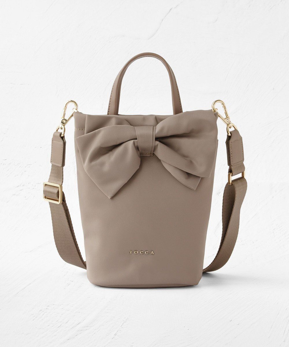 【トッカ/TOCCA】の【撥水】RIBBON KNOT NYLON MULTI BAG ナイロンマルチバッグ インテリア・キッズ・メンズ・レディースファッション・服の通販 founy(ファニー) 　ファッション　Fashion　レディースファッション　Fashion for Women　バッグ　Bags　ジップ　Zip, Zipper　スマホ　Smartphone, Mobile Device　スマート　Smart, Elegant　財布　Wallet, Purse　フェミニン　Feminine, Girly　フロント　Front, Front Design　ポケット　Pocket, Pocket Detail　リボン　Ribbon, Bow　A/W・秋冬　Autumn/Winter　冬　Winter / This Winter　旅行　Travel　ベージュ系|ID: prp329100004554282 ipo3291000000032284491