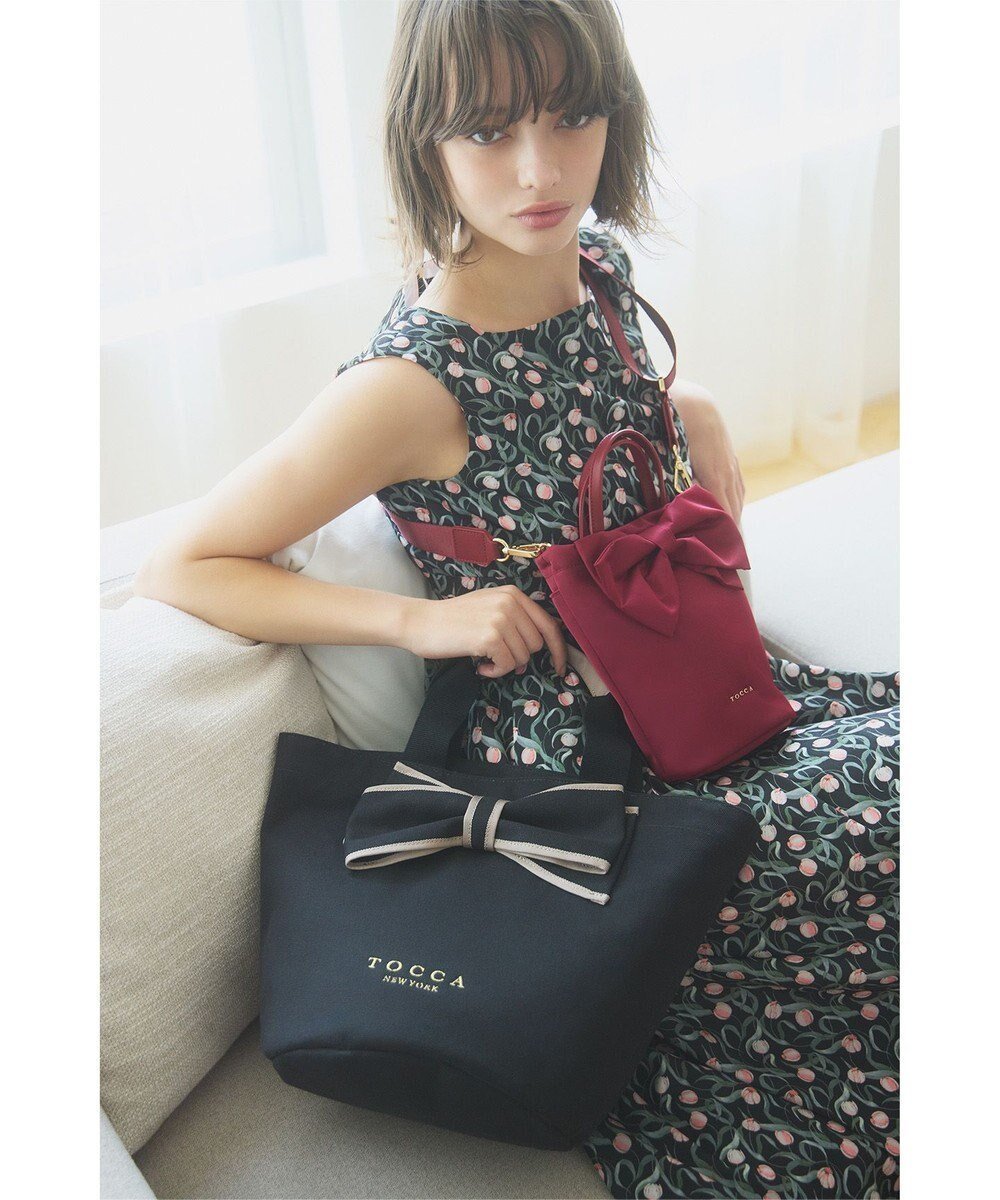 【トッカ/TOCCA】の【撥水】RIBBON KNOT NYLON MULTI BAG ナイロンマルチバッグ インテリア・キッズ・メンズ・レディースファッション・服の通販 founy(ファニー) 　ファッション　Fashion　レディースファッション　Fashion for Women　バッグ　Bags　ジップ　Zip, Zipper　スマホ　Smartphone, Mobile Device　スマート　Smart, Elegant　財布　Wallet, Purse　フェミニン　Feminine, Girly　フロント　Front, Front Design　ポケット　Pocket, Pocket Detail　リボン　Ribbon, Bow　A/W・秋冬　Autumn/Winter　冬　Winter / This Winter　旅行　Travel　レッド系|ID: prp329100004554282 ipo3291000000032372587