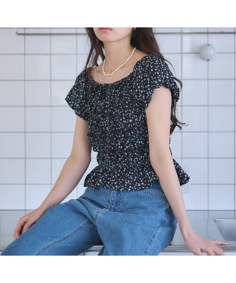 【アースミュージックアンドエコロジー/earth music&ecology】のフレンチバルーンフリルブラウス インテリア・キッズ・メンズ・レディースファッション・服の通販 founy(ファニー) 　ファッション　Fashion　レディースファッション　Fashion for Women　トップス・カットソー　Cut & Sew Tops　シャツ・ブラウス・オフィスカジュアル　Elegant Blouses & Button-Ups　おすすめ　Recommended / Our Picks　コンパクト　Compact, Small Size　シャーリング　Shirring, Ruched　バルーン　Balloon, Balloon Silhouette　フィット　Fit, Slim Fit　フェミニン　Feminine, Girly　フラワー　Flower, Floral　フリル　Frill, Ruffle　フレンチ　French, French Style　プリント　Print, Printed Pattern　ボトム　Bottoms, Lower Wear　ポケット　Pocket, Pocket Detail　リボン　Ribbon, Bow　夏　Summer　春　Spring　S/S・春夏　SS, Spring/Summer, Warm Season　Black|ID: prp329100004554379 ipo3291000000033162030