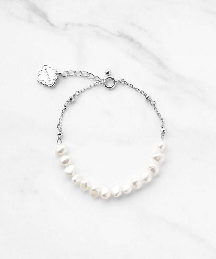 【トッカ/TOCCA】のBAROQUE PEARL BRACELET 淡水バロックパール ブレスレット インテリア・キッズ・メンズ・レディースファッション・服の通販 founy(ファニー) https://founy.com/ ファッション Fashion レディースファッション Fashion for Women ジュエリー Jewelry チェーン＆カフブレスレット Cuff & Chain Bracelets おすすめ Recommended / Our Picks アクセサリー Fashion Accessories ギフト プレゼント Gift / Present シンプル Simple, Minimal セレモニー Ceremony チェーン Chain, Chain Strap テクスチャー Texture, Textured Fabric ハーフ Half, Half-Length バロック Baroque, Baroque Design パール Pearl, Pearl Accent フォルム Silhouette, Form ブレスレット Bracelet, Wristband リュクス Luxury, Elegant, High-End, Chic 雑誌 Magazine, Fashion Magazine |ID: prp329100004555724 ipo3291000000033687479