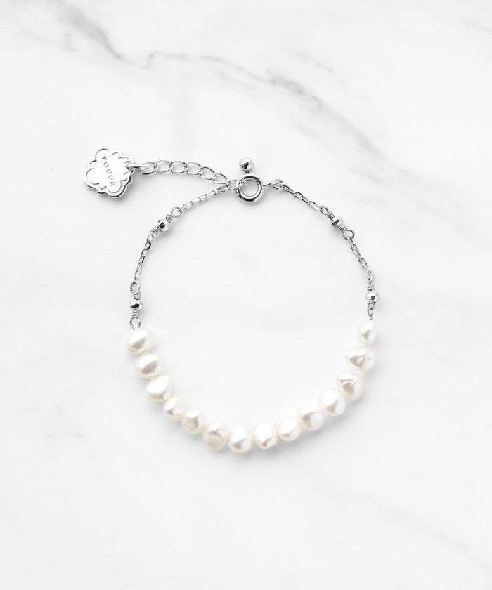 【トッカ/TOCCA】のBAROQUE PEARL BRACELET 淡水バロックパール ブレスレット インテリア・キッズ・メンズ・レディースファッション・服の通販 founy(ファニー) https://founy.com/ ファッション Fashion レディースファッション Fashion for Women ジュエリー Jewelry チェーン＆カフブレスレット Cuff & Chain Bracelets おすすめ Recommended / Our Picks アクセサリー Fashion Accessories ギフト プレゼント Gift / Present シンプル Simple, Minimal セレモニー Ceremony チェーン Chain, Chain Strap テクスチャー Texture, Textured Fabric ハーフ Half, Half-Length バロック Baroque, Baroque Design パール Pearl, Pearl Accent フォルム Silhouette, Form ブレスレット Bracelet, Wristband リュクス Luxury, Elegant, High-End, Chic |ID: prp329100004555724 ipo3291000000034232948