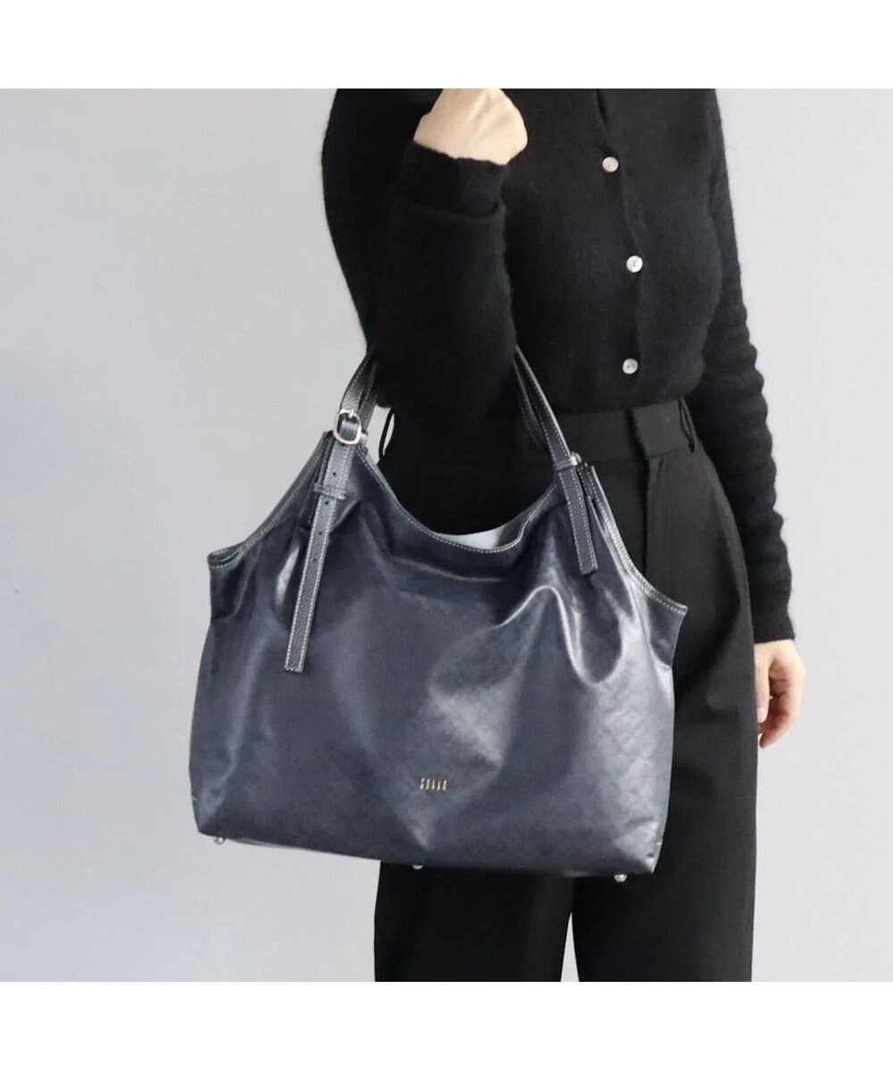 【ペレボルサ/PELLE BORSA】の変形A4トートバッグ Alive アライブ 4447 人気、トレンドファッション・服の通販 founy(ファニー) 　ファッション　Fashion　レディースファッション　Fashion for Women　バッグ　Bags　コーティング　Coating, Coated Finish　抗菌　Antibacterial, Bacteria-Resistant　軽量　Lightweight, Ultra Light　ショルダー　Shoulder, Shoulder Strap　ジャカード／ジャガード　Jacquard, Woven Pattern　財布　Wallet, Purse　ダメージ　Distressed, Destroyed　パール　Pearl, Pearl Accent　ポケット　Pocket, Pocket Detail　モチーフ　Motif, Design Theme　ループ　Loop, Loop Knit　おすすめ　Recommended / Our Picks　ビジネス 仕事 通勤　Business / Work / Commuting　 other-1|ID: prp329100004557997 ipo3291000000033170952